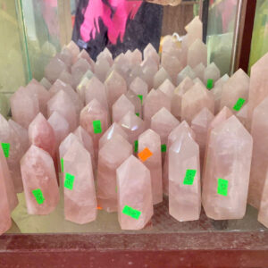 trụ đá thạch anh