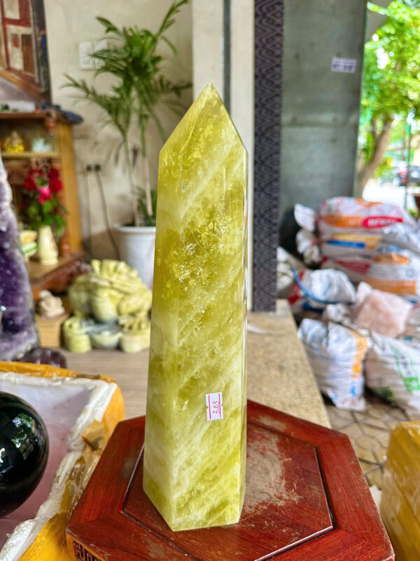 trụ đá vàng